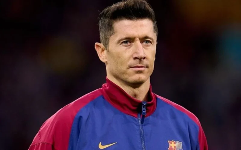 خطوة جديدة من برشلونة لحسم ملف تجديد عقد المهاجم روبرت ليفاندوفسكي